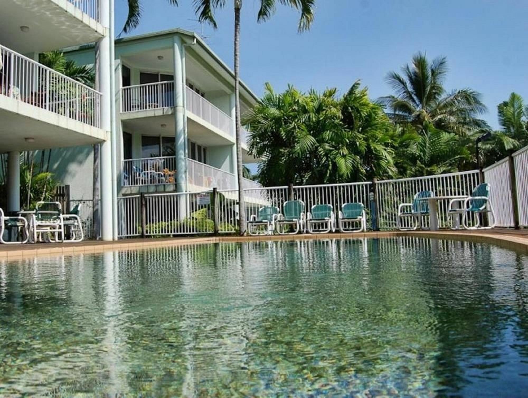 On The Beach Apartments Тринити Бийч Екстериор снимка