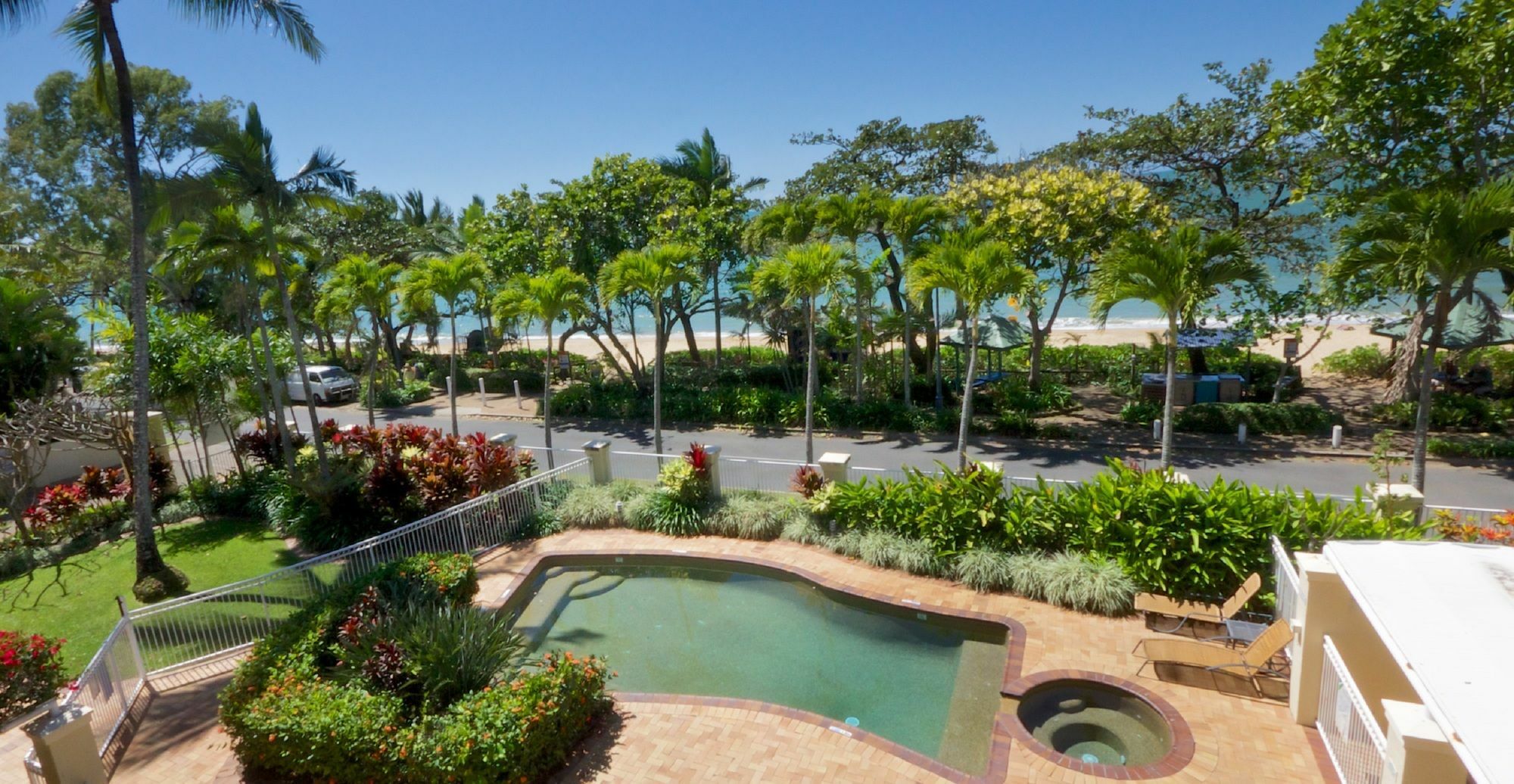 On The Beach Apartments Тринити Бийч Екстериор снимка