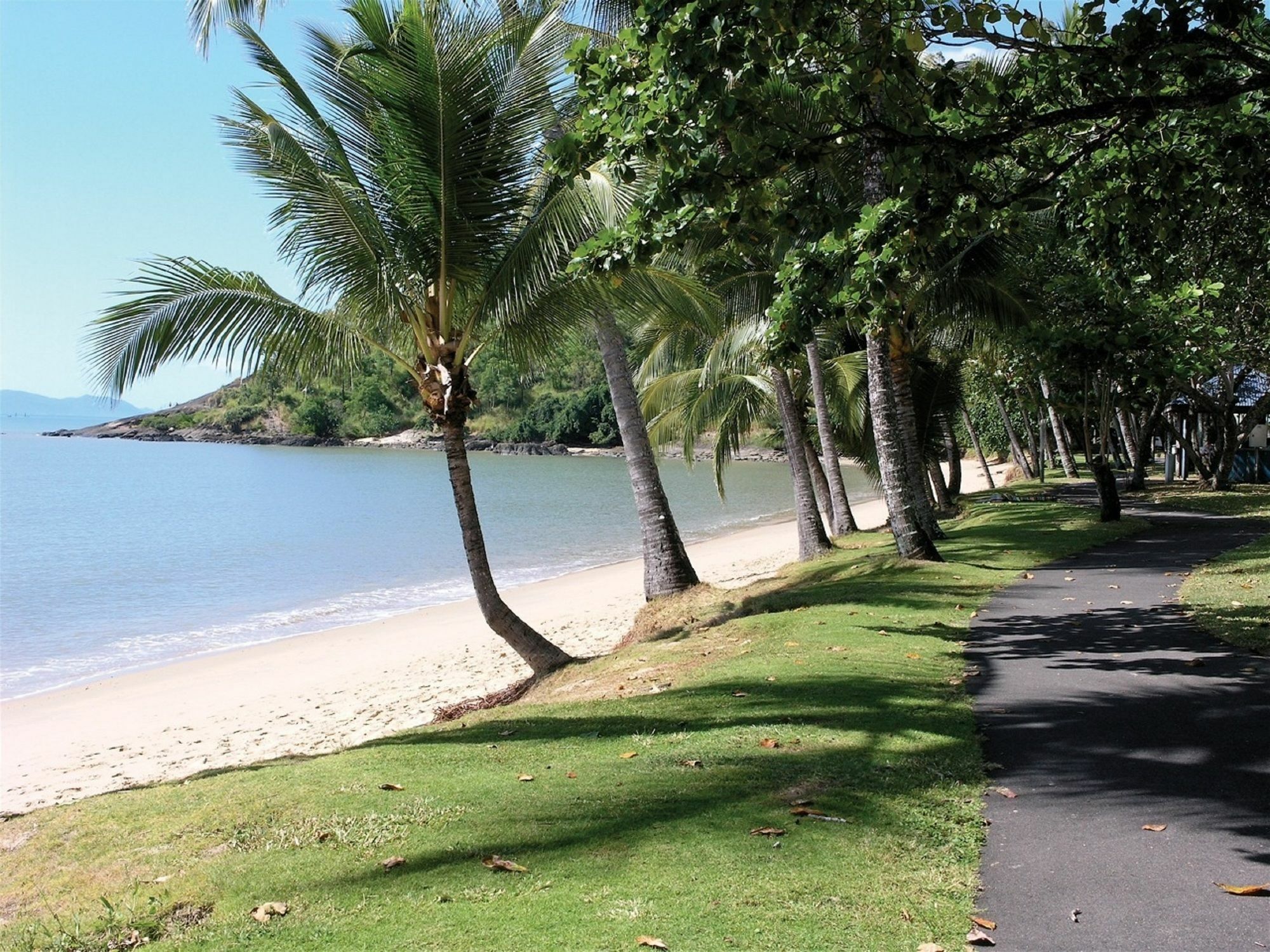 On The Beach Apartments Тринити Бийч Екстериор снимка